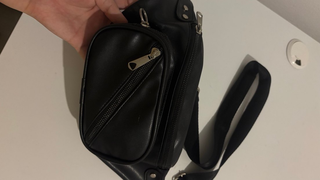 Siyah Yılan Desenli Zincir Detaylı Deri Çapraz Çanta - Görsel 2