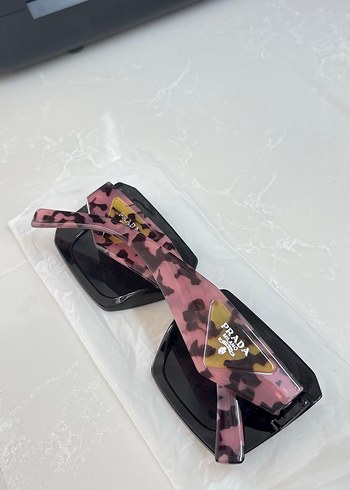 Parlak Siyah Kadın Güneş Gözlüğü - Görsel 2