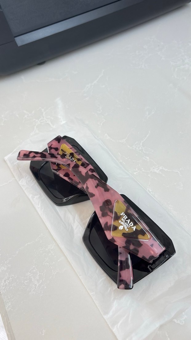 Parlak Siyah Kadın Güneş Gözlüğü - Görsel 2