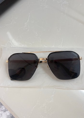 Klasik Şıklık Gri Kadın Güneş Gözlüğü - Görsel 2