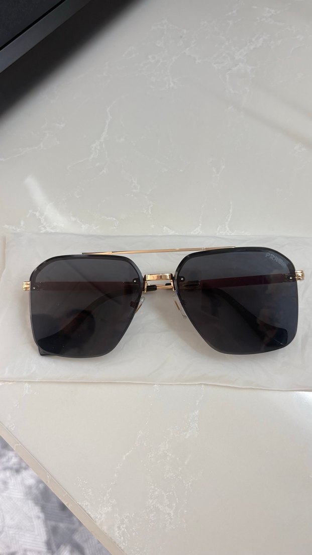 Klasik Şıklık Gri Kadın Güneş Gözlüğü - Görsel 2