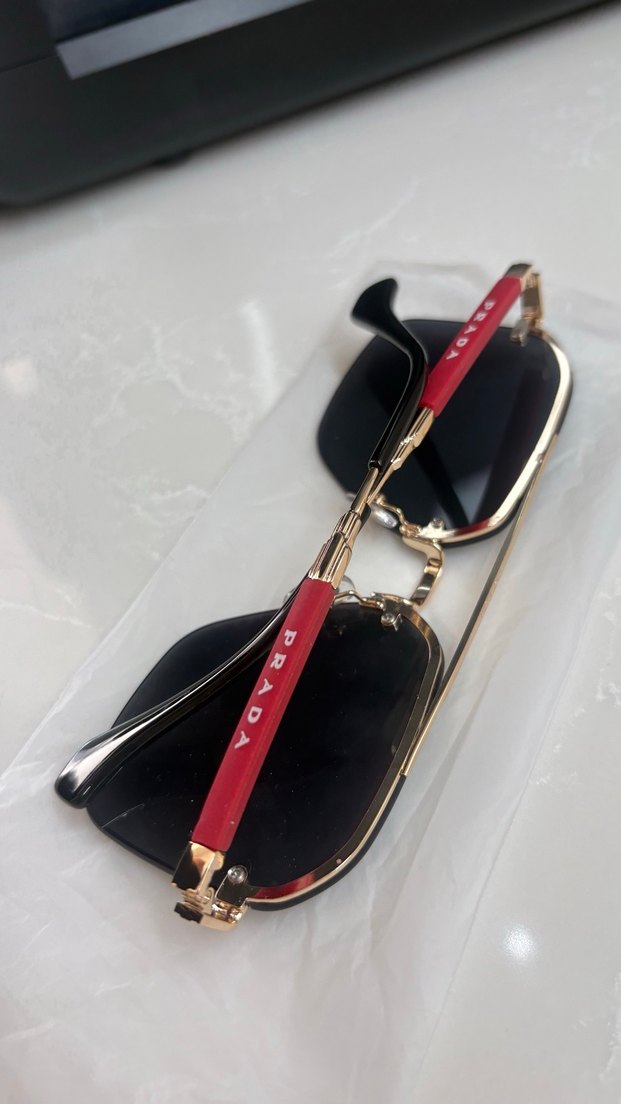 Klasik Şıklık Gri Kadın Güneş Gözlüğü - Görsel 5