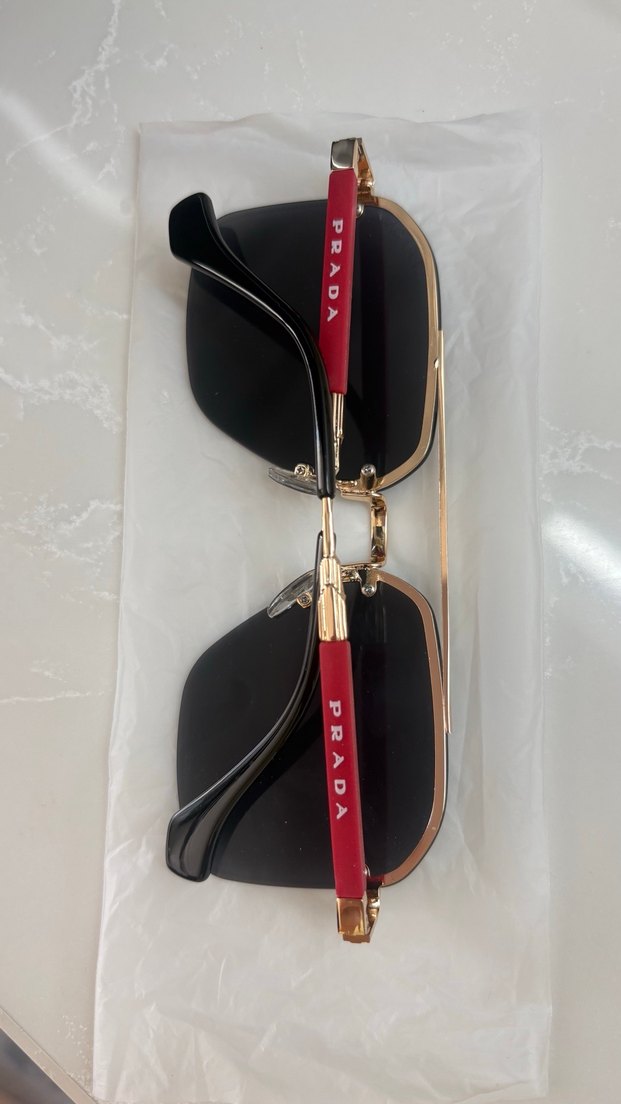 Klasik Şıklık Gri Kadın Güneş Gözlüğü - Görsel 4