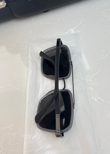 Minimalist Gri Polarize Erkek Güneş Gözlüğü - Görsel 2