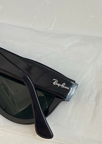 Parlak Siyah Klasik Kadın Güneş Gözlüğü - Görsel 3