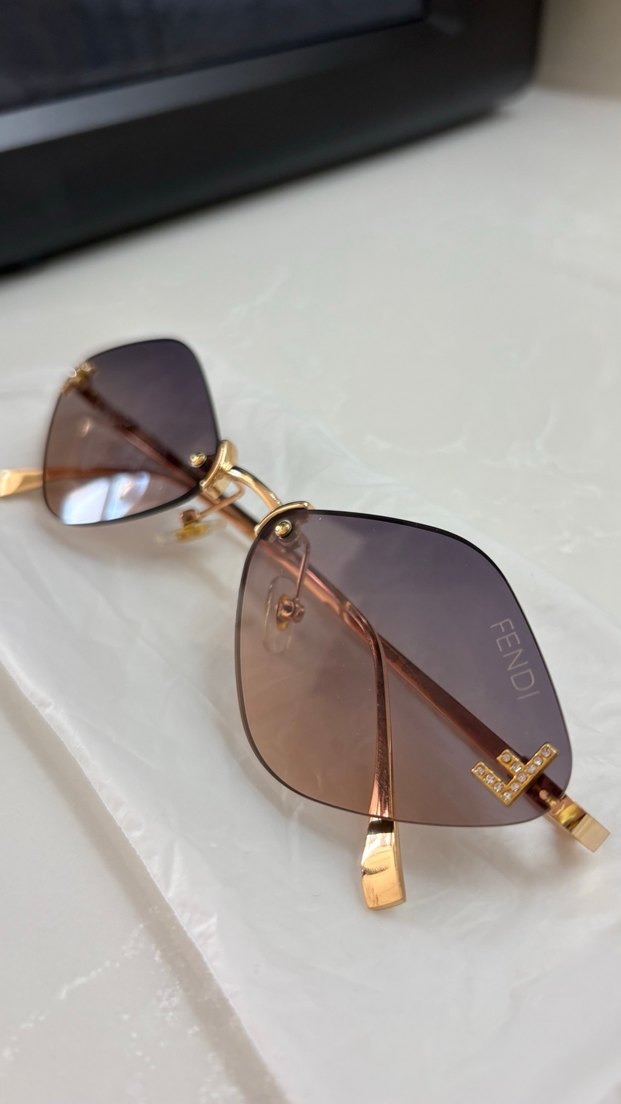 Klasik Şıklıkta Şeffaf Kahverengi Kadın Gözlüğü - Görsel 2