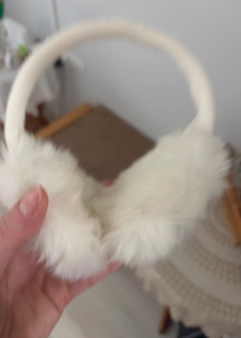 Beyaz Peluş Kulaklık - Görsel 3