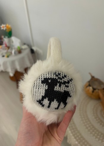 Beyaz Peluş Kulaklık - Görsel 2