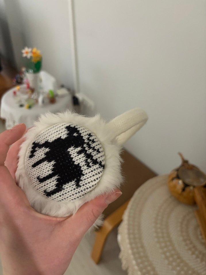 Beyaz Peluş Kulaklık - Görsel 4