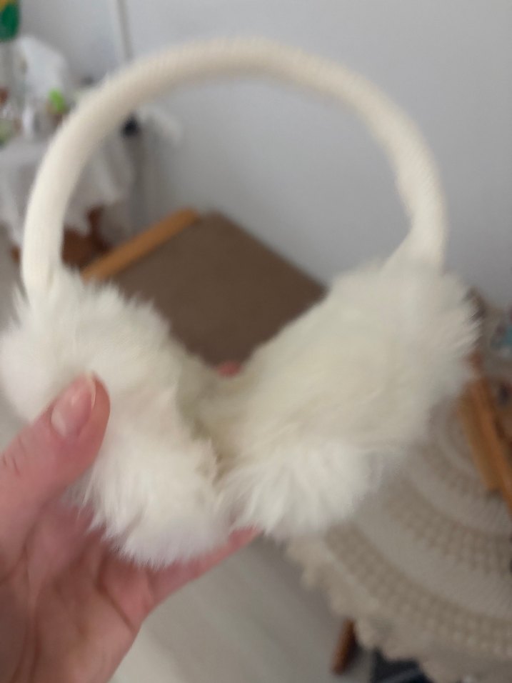 Beyaz Peluş Kulaklık - Görsel 3