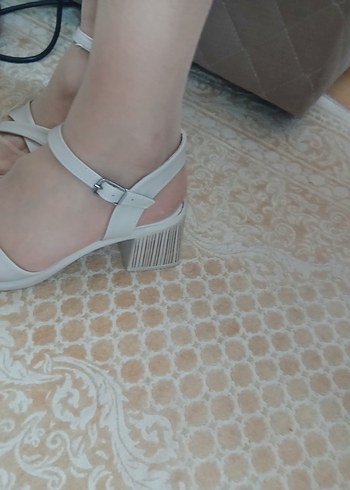 Bej Kadın Topuklu Sandaletler
