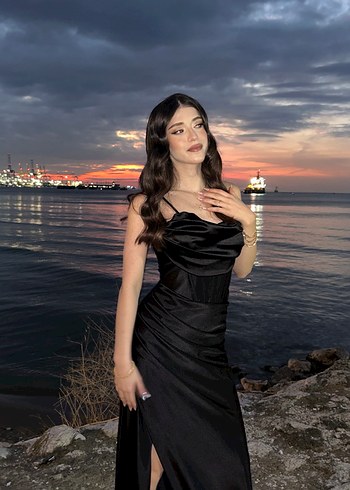 Siyah Drapeli Uzun Straplez Elbise - Görsel 6