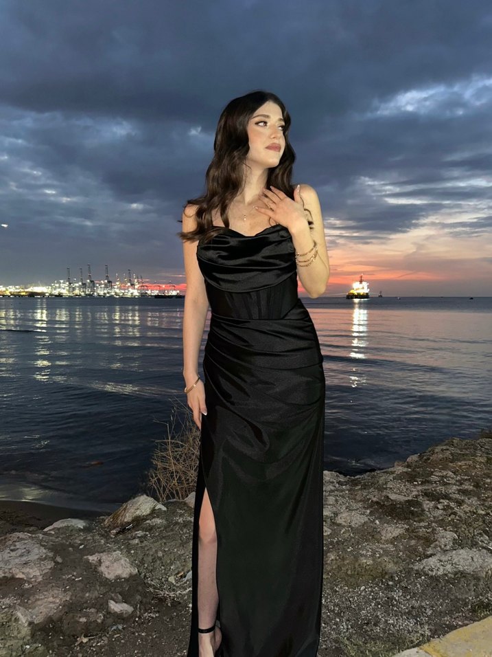 Siyah Drapeli Uzun Straplez Elbise - Görsel 5