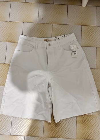 Beyaz Pamuklu Salaş Mini Denim Şort