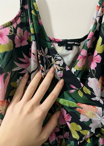 Çiçek Desenli şort elbise - Görsel 3