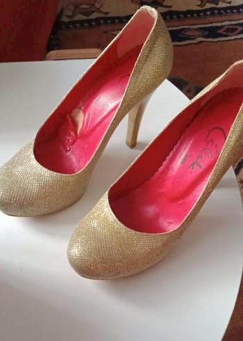 Altın Renkli Parlak Stiletto Topuklu Kadın Ayakkabı