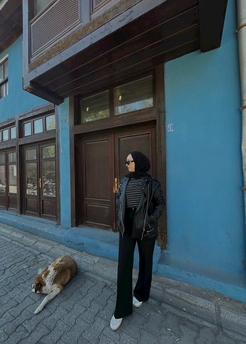 Kadın siyah deri ceket