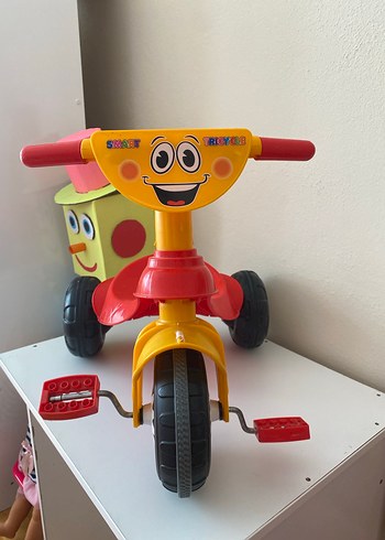Renkli Sarı Üç Tekerlekli Bisiklet