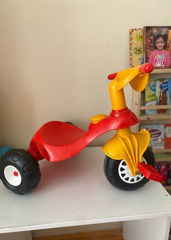 Beden Renkli Sarı Üç Tekerlekli Bisiklet