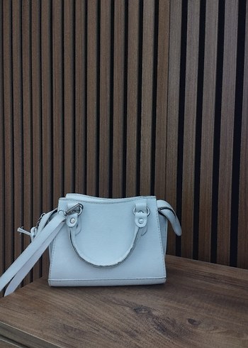 Beyaz Tokalı Beyaz Deri Kadın Çanta - Görsel 2