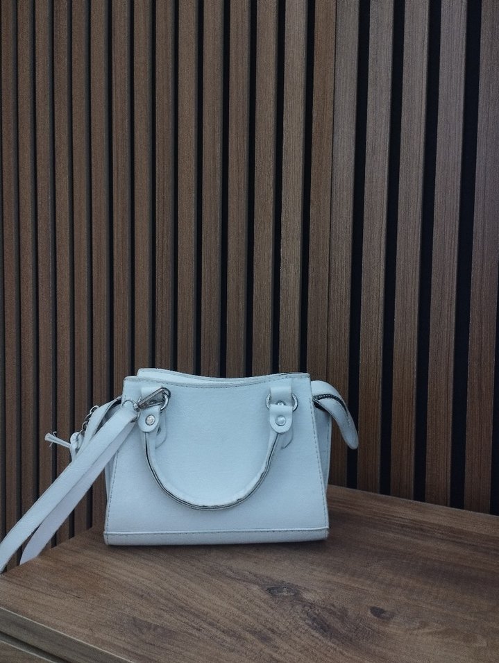 Beyaz Tokalı Beyaz Deri Kadın Çanta - Görsel 2