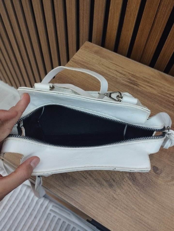 Beyaz Tokalı Beyaz Deri Kadın Çanta - Görsel 3