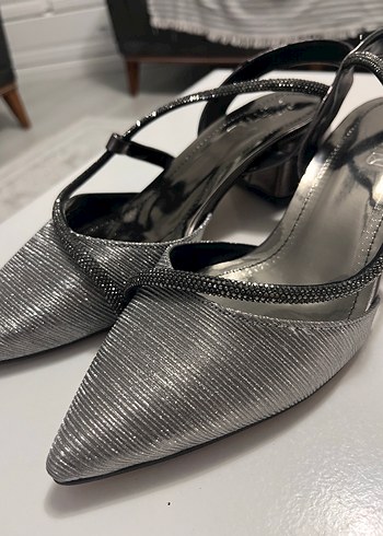 Gri Yılan Desenli Metal Stiletto Topuklu Ayakkabı - Görsel 5