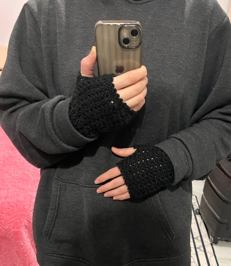 Siyah Örgü Kadın Eldiveni - Görsel 2