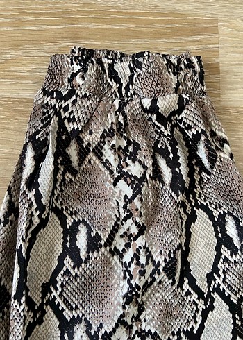 Kadın Yılan Desenli Uzun Kumaş Pantolon - Görsel 2