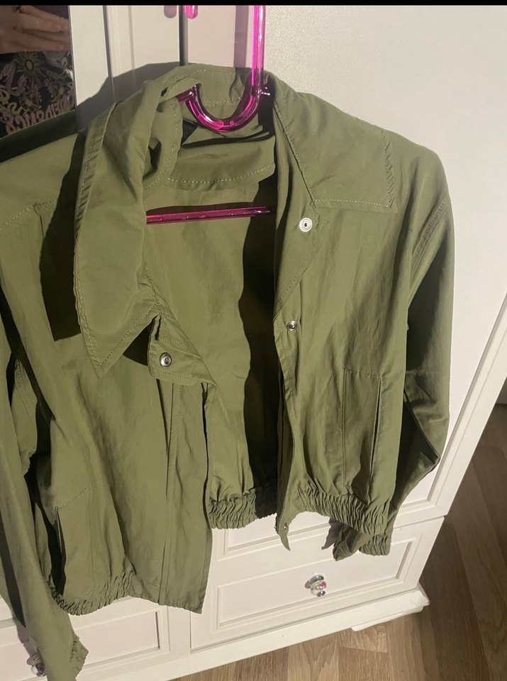 Yeşil Parlak Düğmeli Kadın Ceket - Görsel 3