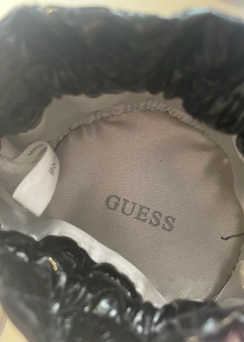 GUESS Siyah Deri Gotik Bel Çantası - Görsel 4