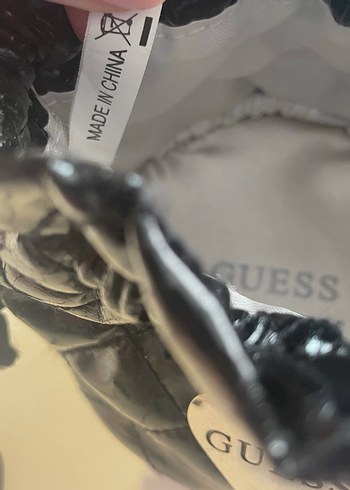 GUESS Siyah Deri Gotik Bel Çantası - Görsel 3