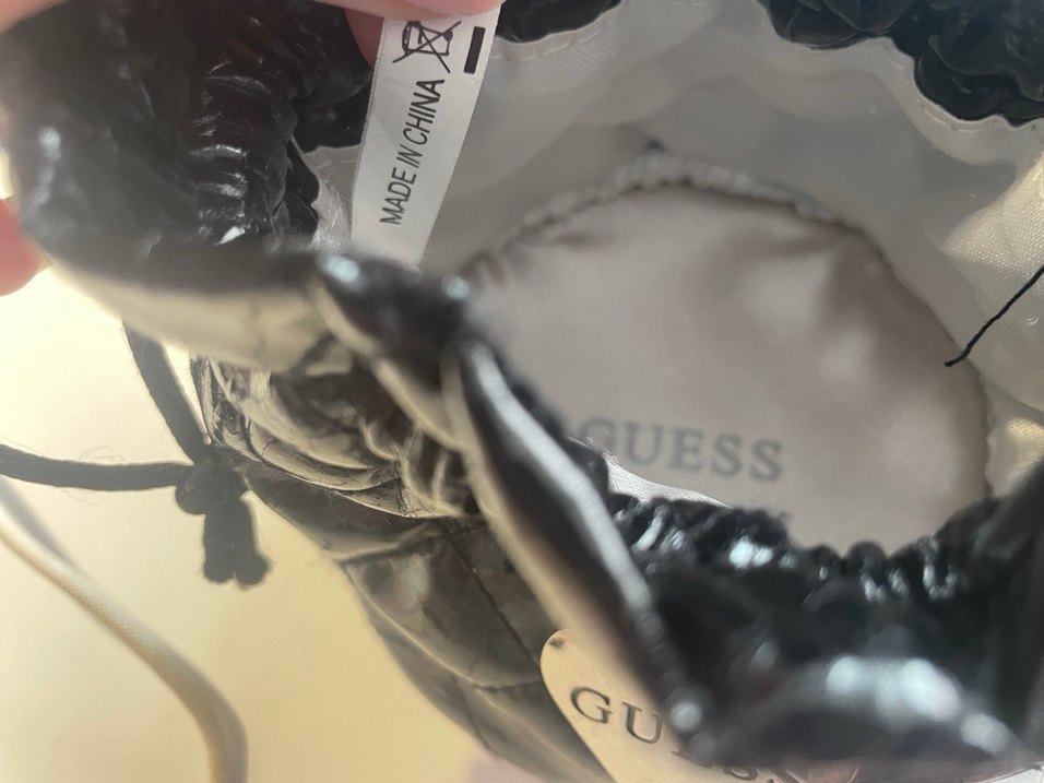 GUESS Siyah Deri Gotik Bel Çantası - Görsel 3