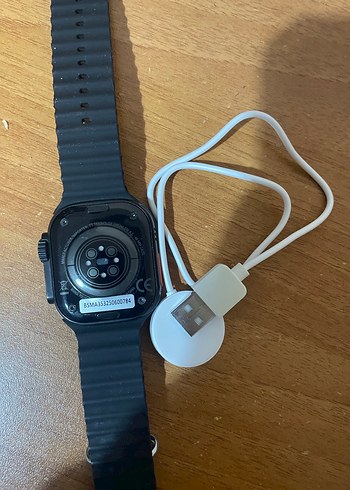 Siyah Akıllı Saat ve Şarj Kablosu - Görsel 2