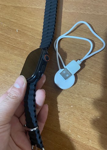 Siyah Akıllı Saat ve Şarj Kablosu - Görsel 3