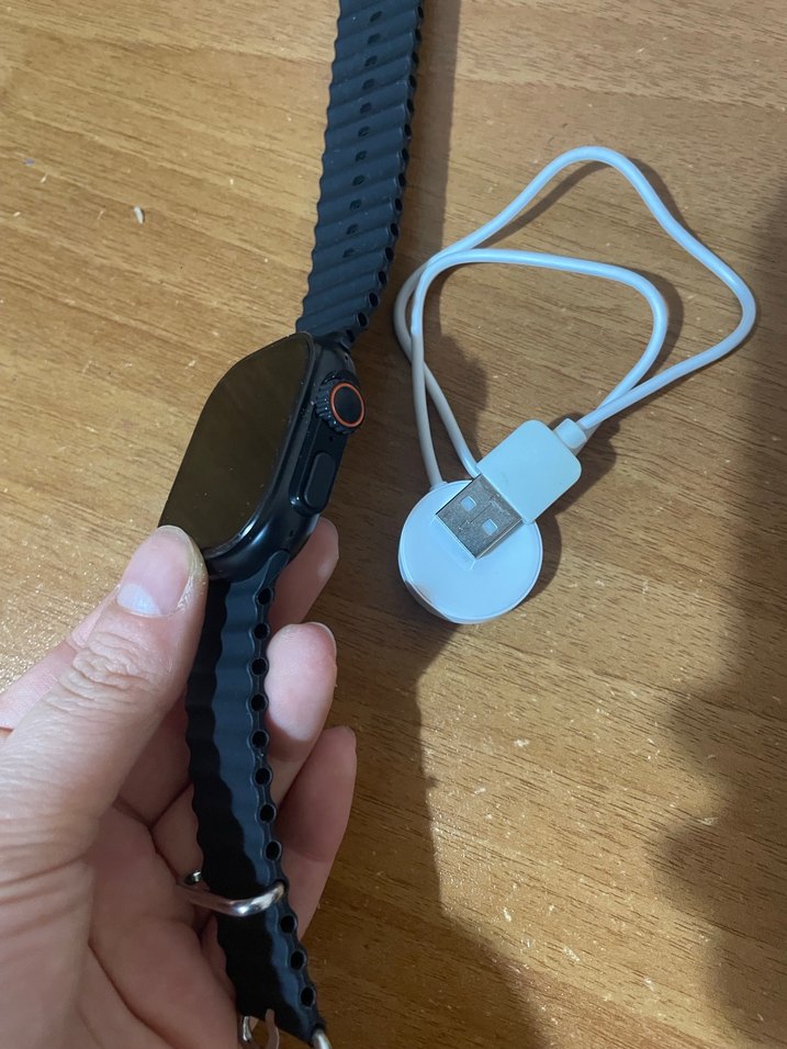 Siyah Akıllı Saat ve Şarj Kablosu - Görsel 3