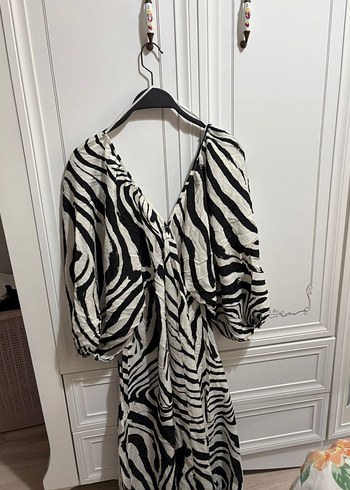 Zebra Desenli V Yakalı Kadın Uzun Elbise
