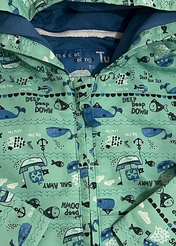 Turkuaz Kapüşonlu Erkek Çocuk Baskılı Yağmurluk tu - Görsel 3