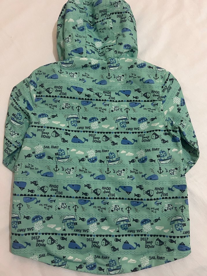 Turkuaz Kapüşonlu Erkek Çocuk Baskılı Yağmurluk tu - Görsel 5
