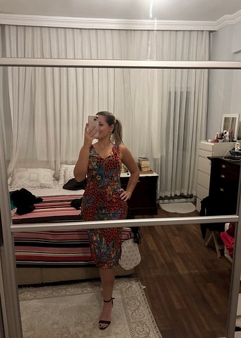 Zara Çiçek Desenli V Yaka Midi Elbise