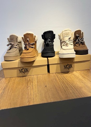 UGG Tüylü Kahverengi Dolgu Topuklu Süet Bot - Görsel 4