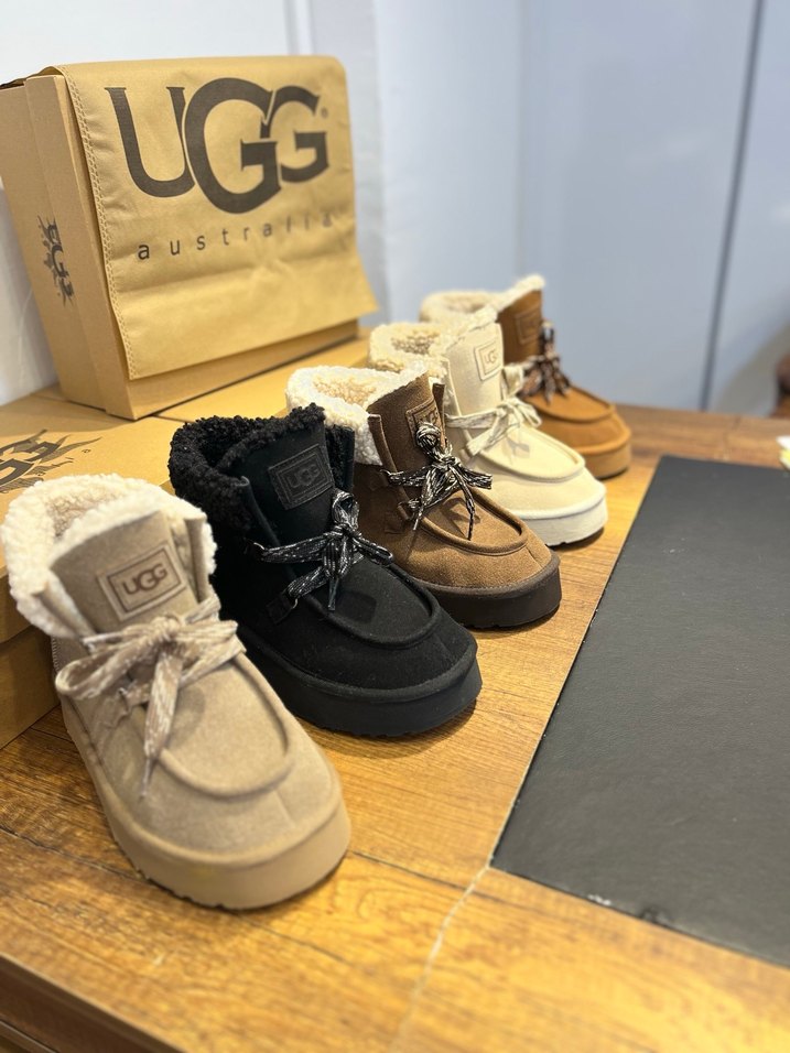 UGG Tüylü Kahverengi Dolgu Topuklu Süet Bot - Görsel 5