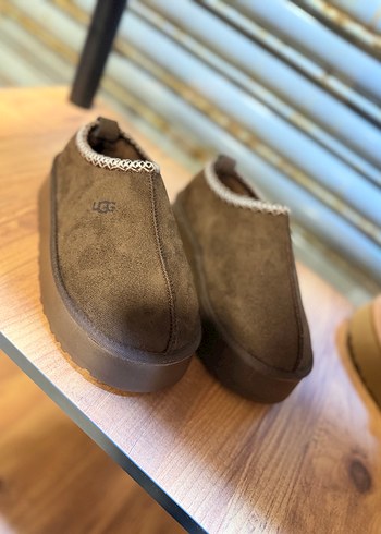 Kahverengi Zincir Detaylı Kadın Dolgu Topuk Terlik - Görsel 4