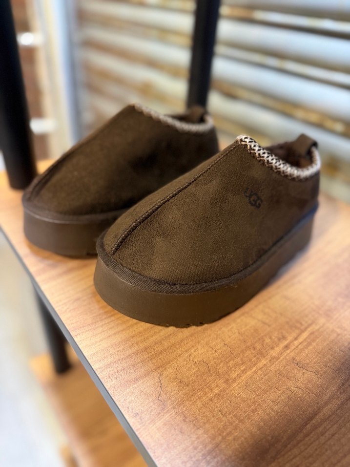 Kahverengi Zincir Detaylı Kadın Dolgu Topuk Terlik - Görsel 2