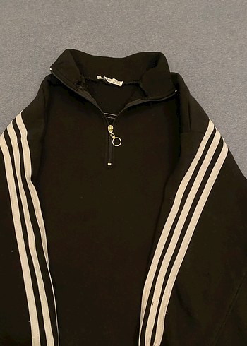 Kadın siyah beyaz çizgili  ,yakası fermuarlı kazak - Görsel 2