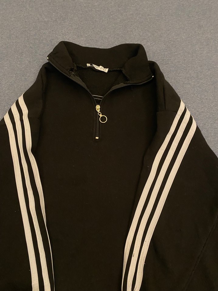 Kadın siyah beyaz çizgili  ,yakası fermuarlı kazak - Görsel 2