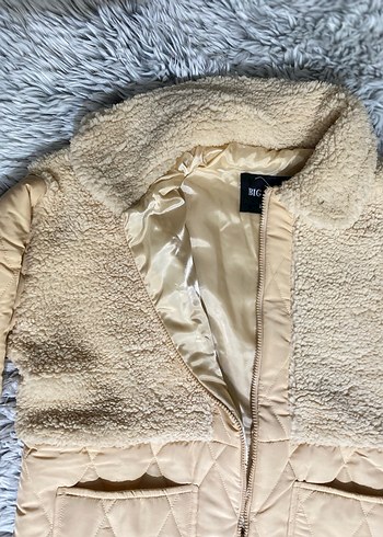 Bej Peluş Detaylı Kadın Mont - Görsel 2