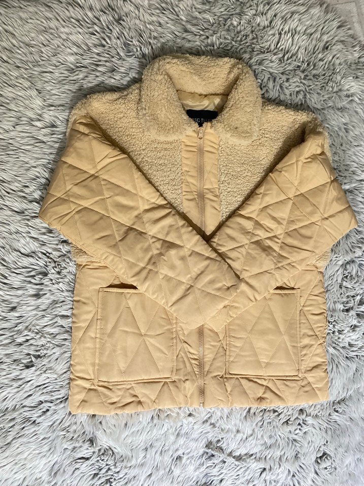 Bej Peluş Detaylı Kadın Mont - Görsel 4