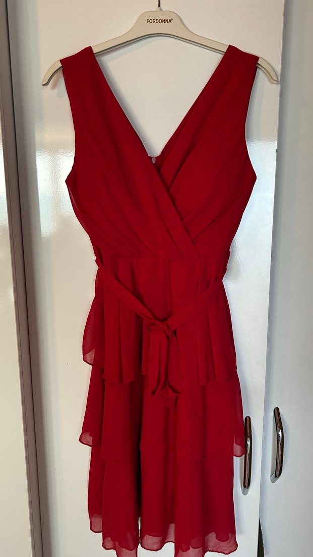 Kırmızı şık elbise - Görsel 2