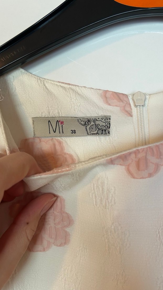 Beyaz çiçekli elbise - Görsel 3